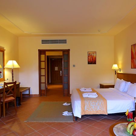 Отель Charmillion Gardens Aquapark Шарм-эль-Шейх Экстерьер фото A room at the Hilton Sharm El Sheikh