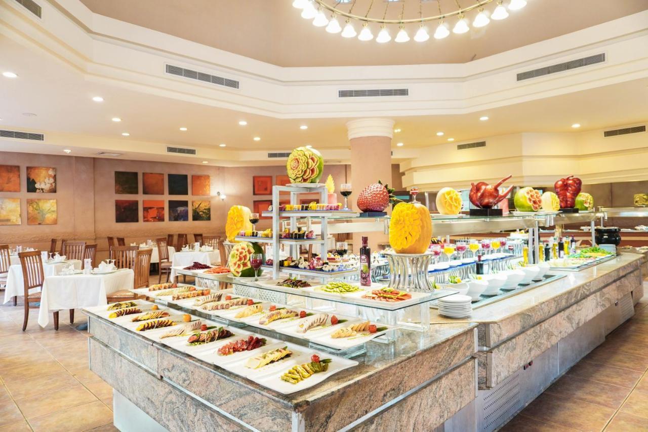 Отель Charmillion Gardens Aquapark Шарм-эль-Шейх Экстерьер фото A buffet at a hotel