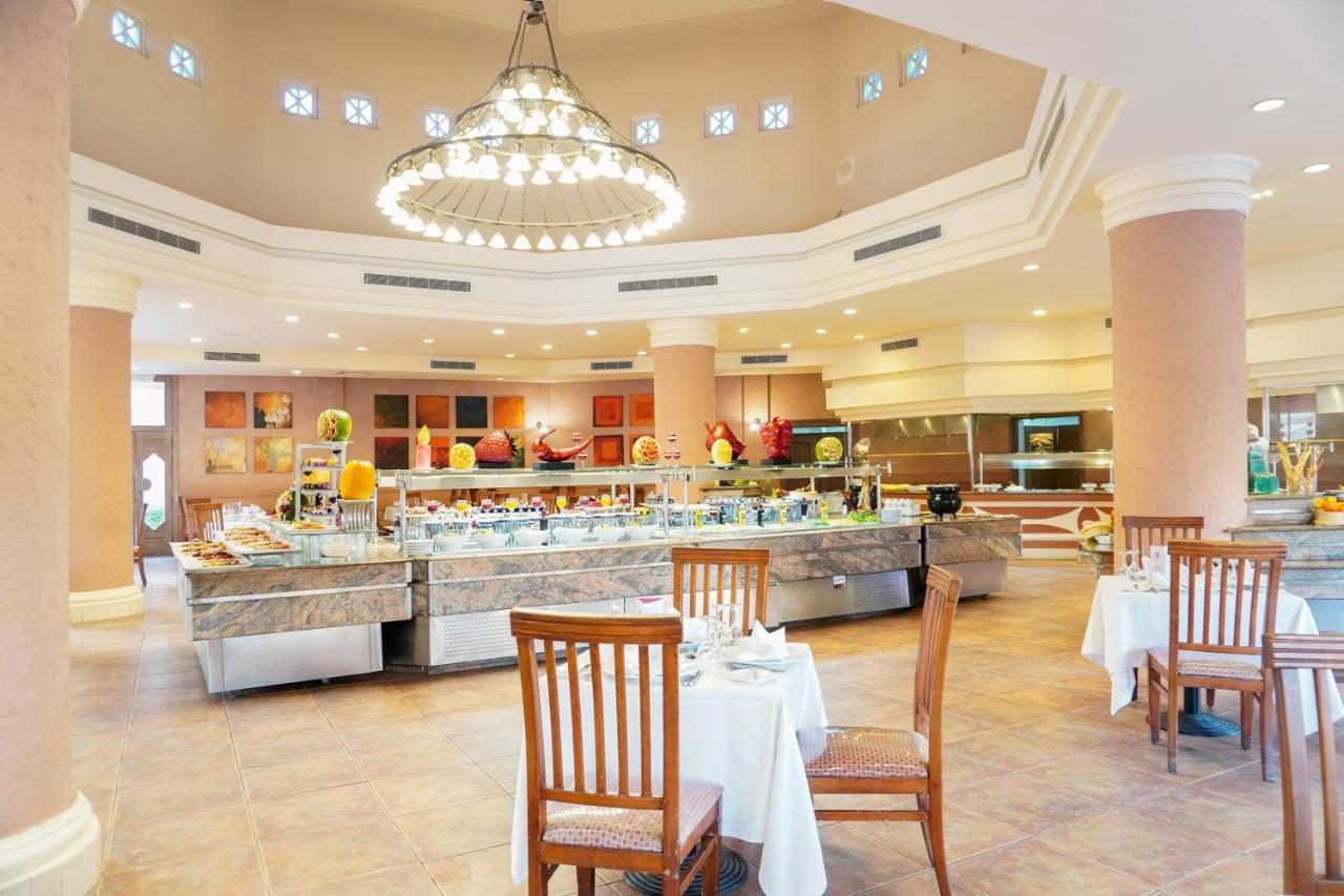 Отель Charmillion Gardens Aquapark Шарм-эль-Шейх Экстерьер фото The buffet at the hotel