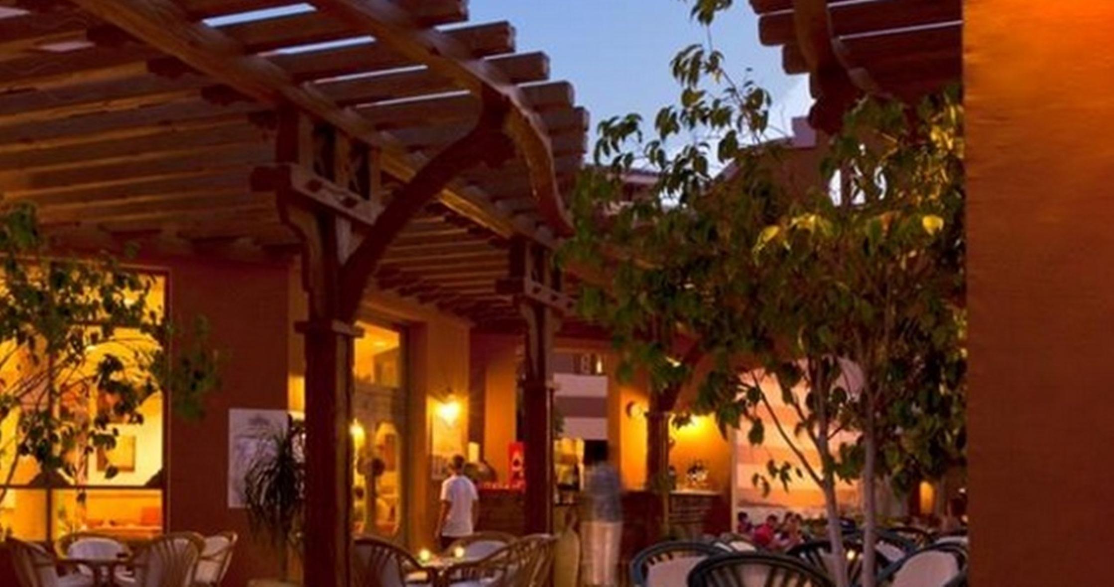 Отель Charmillion Gardens Aquapark Шарм-эль-Шейх Экстерьер фото The patio at the Santa Fe Brewing Company