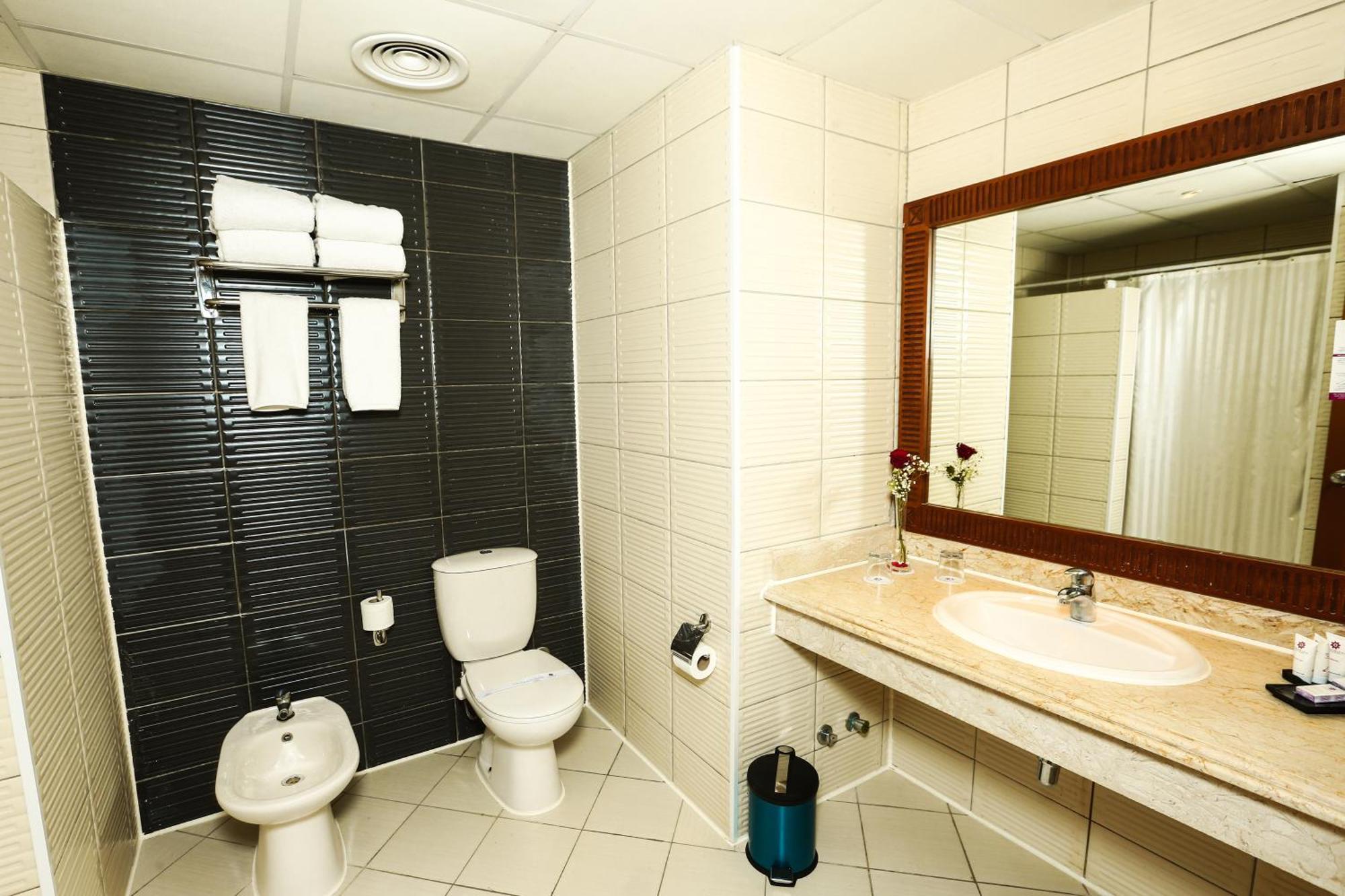 Отель Charmillion Gardens Aquapark Шарм-эль-Шейх Экстерьер фото A modern bathroom