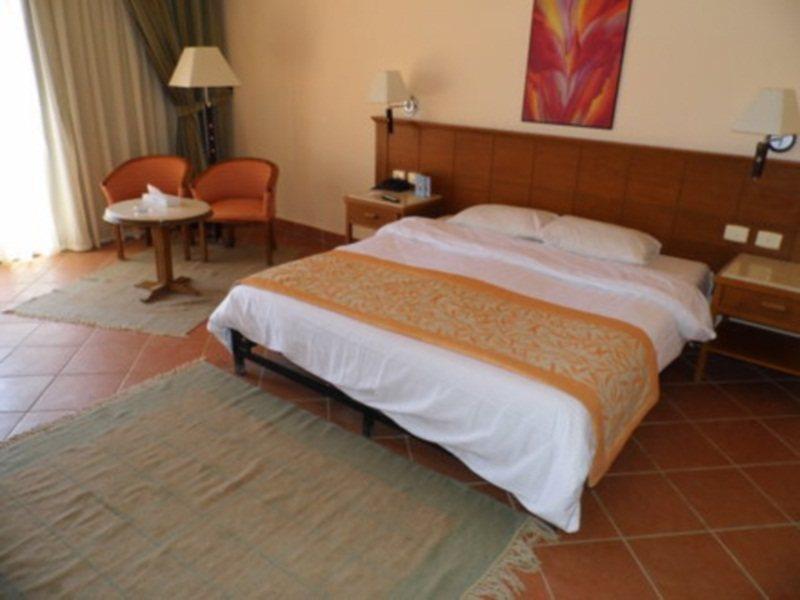 Отель Charmillion Gardens Aquapark Шарм-эль-Шейх Экстерьер фото A bedroom at the hotel