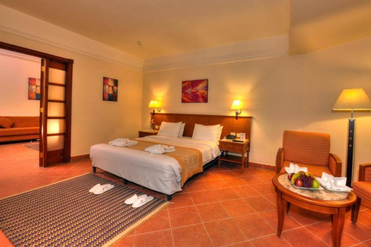 Отель Charmillion Gardens Aquapark Шарм-эль-Шейх Экстерьер фото A room at the hotel
