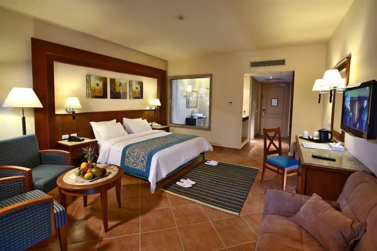 Отель Charmillion Gardens Aquapark Шарм-эль-Шейх Экстерьер фото A room at the Hilton Sharm El Sheikh